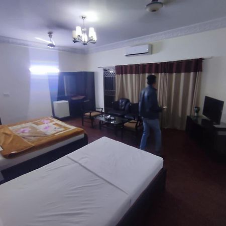 Hotel Clifton Inn Karacsi Kültér fotó