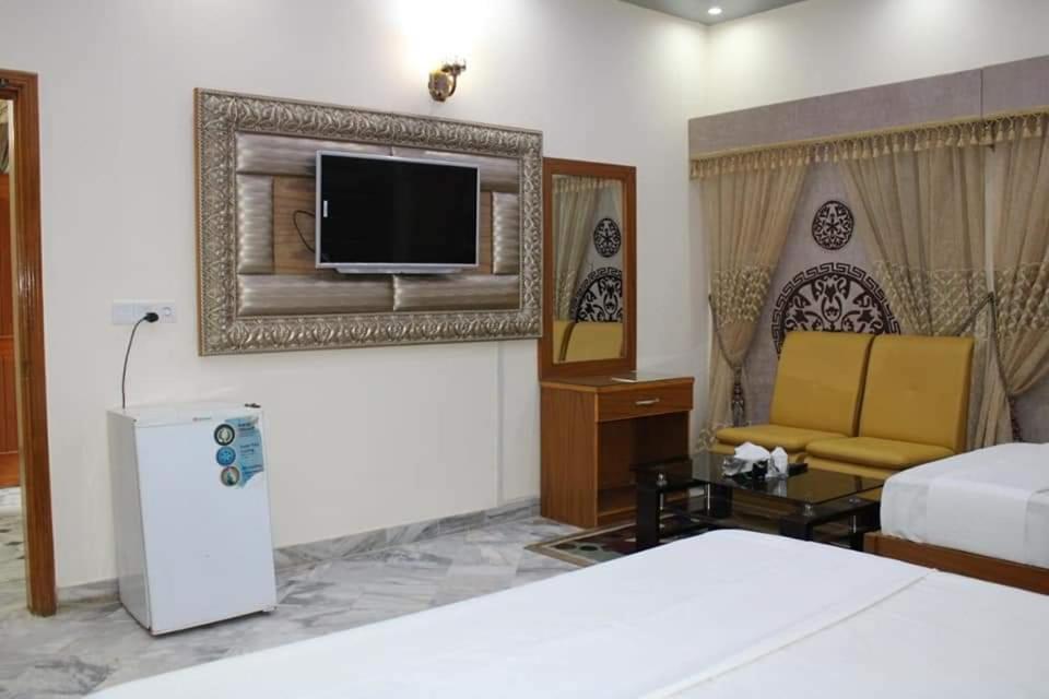 Hotel Clifton Inn Karacsi Kültér fotó