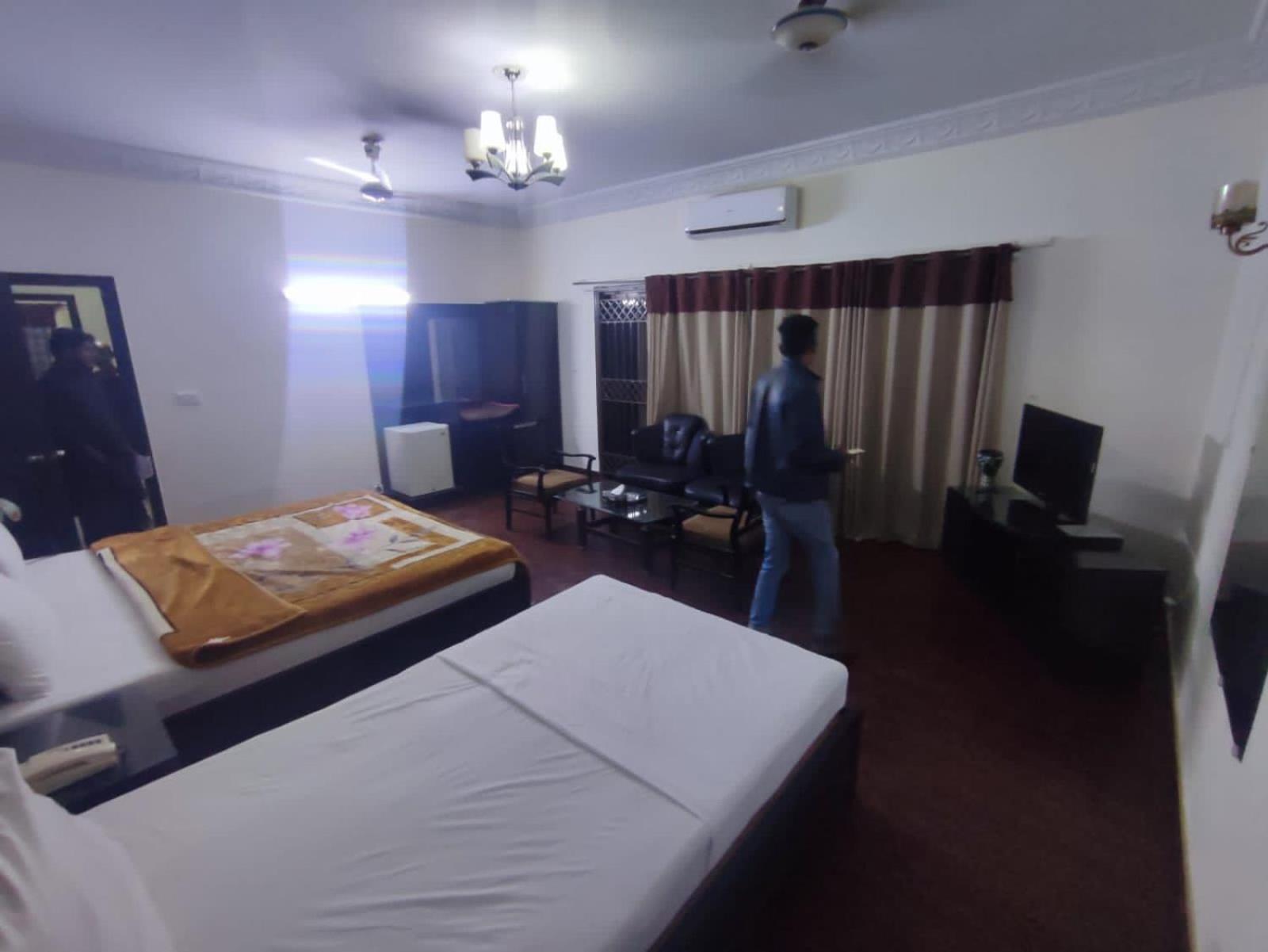 Hotel Clifton Inn Karacsi Kültér fotó