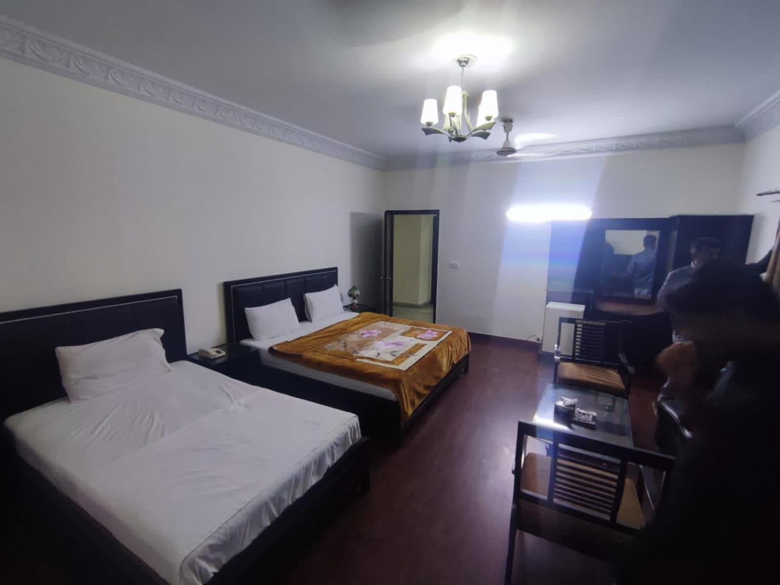 Hotel Clifton Inn Karacsi Kültér fotó