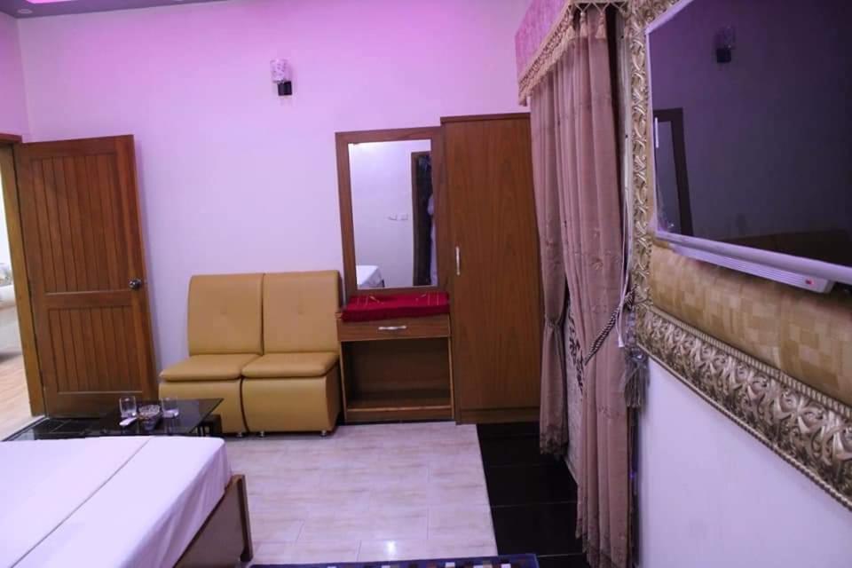 Hotel Clifton Inn Karacsi Kültér fotó
