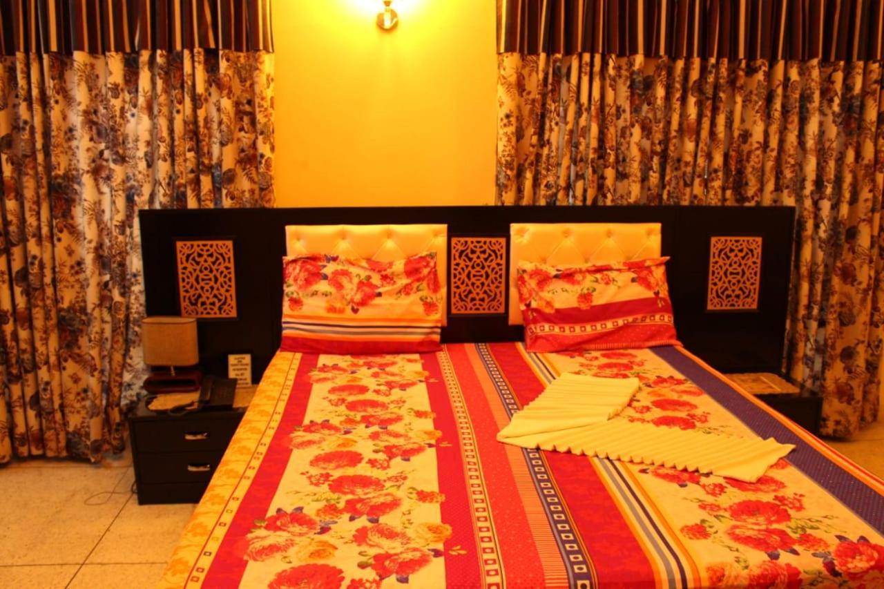 Hotel Clifton Inn Karacsi Kültér fotó